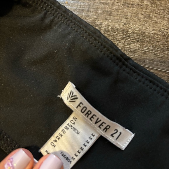 Black High-Waisted Leggings, size M - Picture 2 of 2